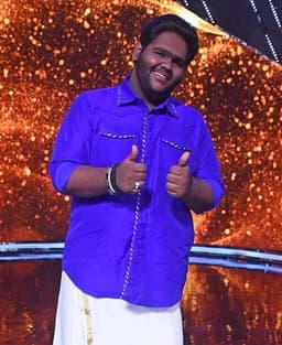 VAISHNAV GIRISH-profile